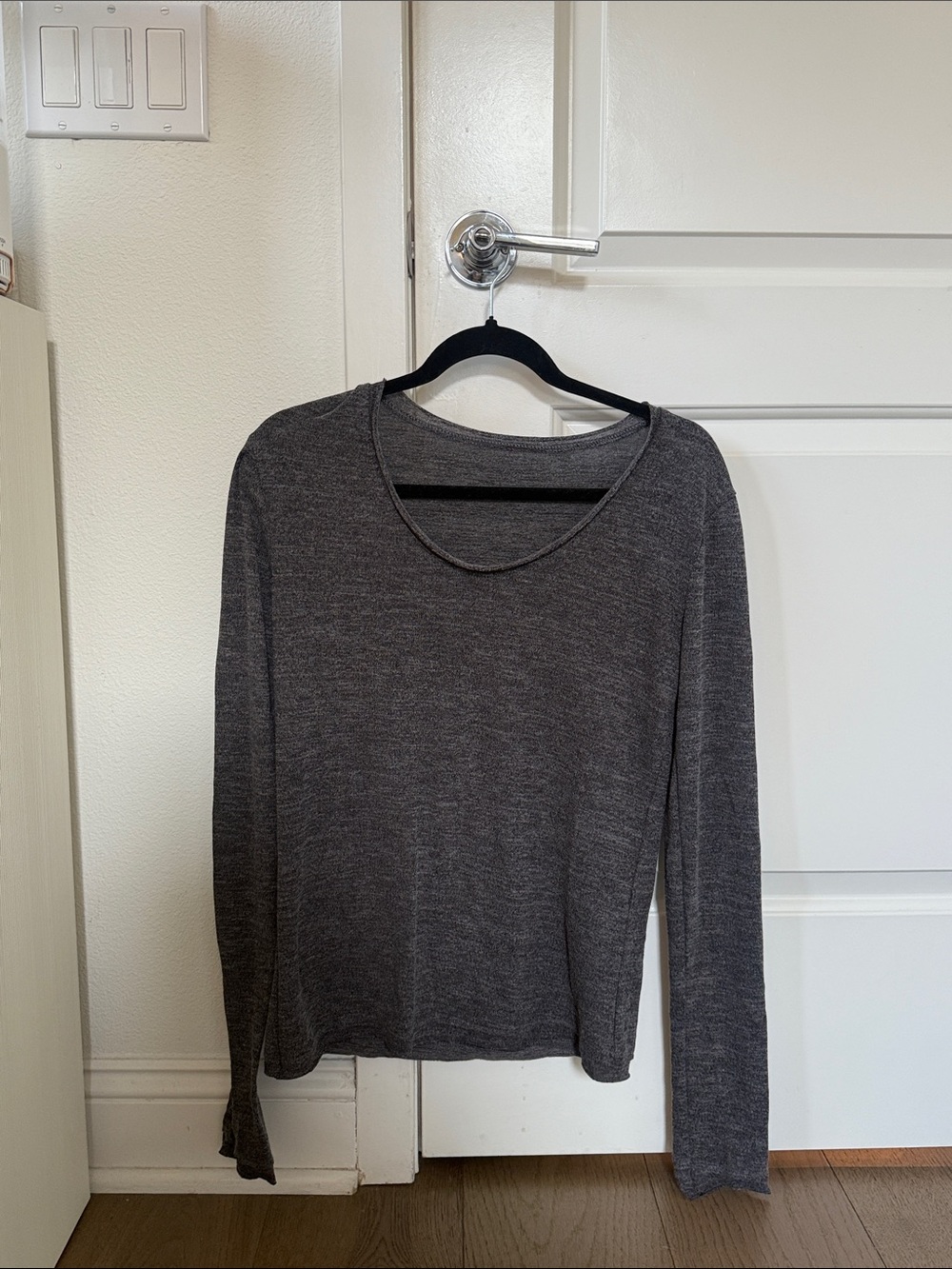 Women's Gray Long-Sleeve Lightweight Crewneck Top